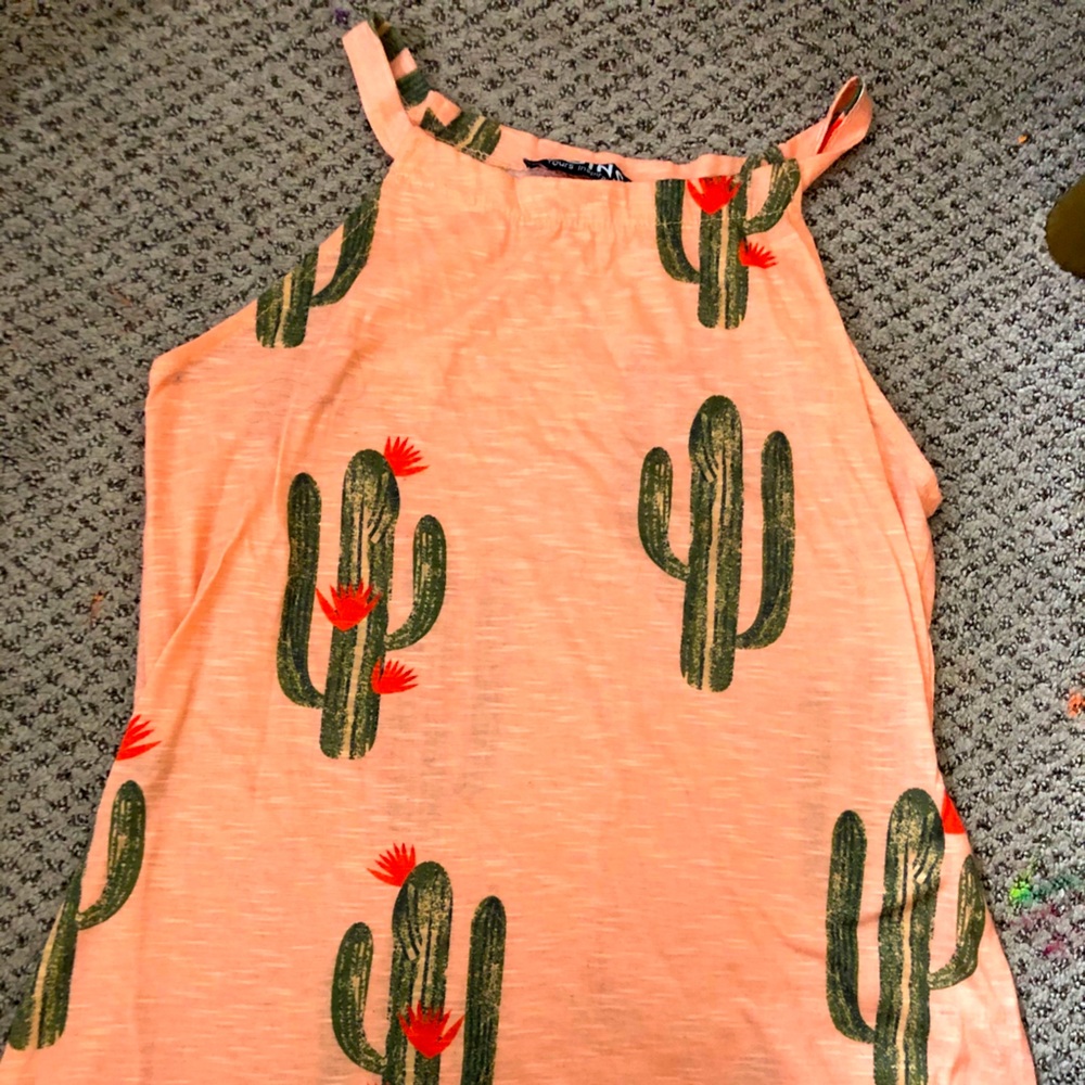 A bundle of 5 shirts✨